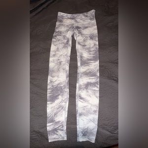 lululemon leggings size 2 white with grey